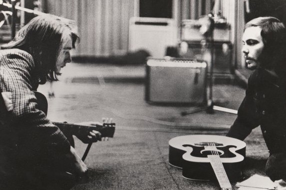 Gavin & Iain dispute ownership of the guitar.